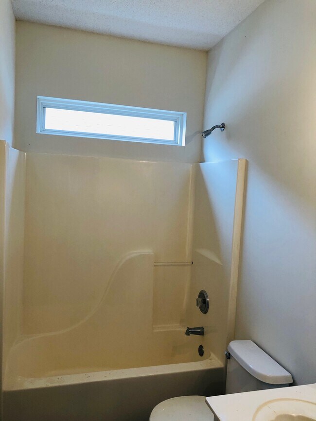 Building Photo - 12045 Evergreen Hollow Dr