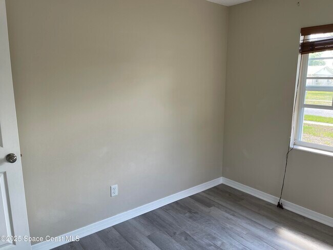 Building Photo - 1708 Fenway Cir