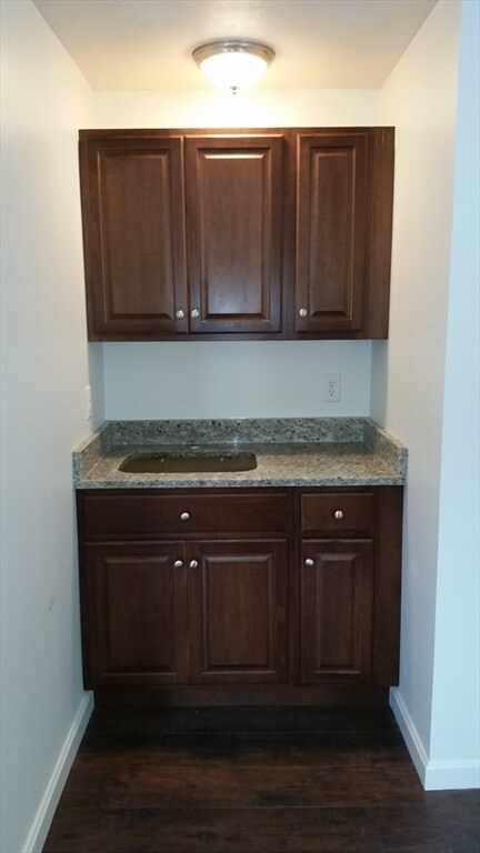 Building Photo - 10 Sutton Rd