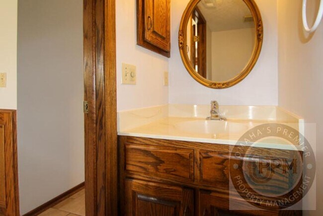 Building Photo - 3Bd/4Ba in Omaha, NE | Cul-de-sac