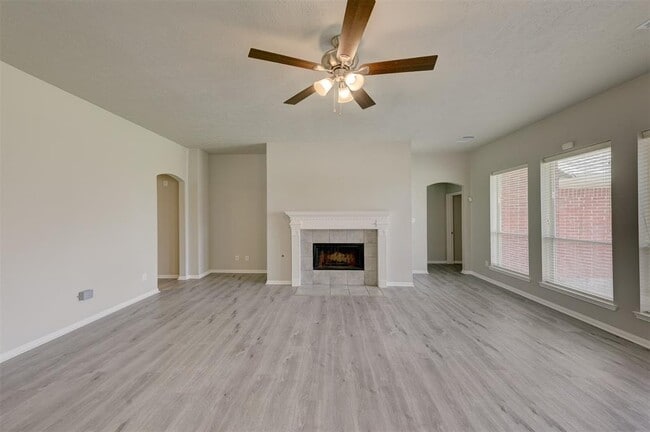 Building Photo - 2107 Crossbay Ct