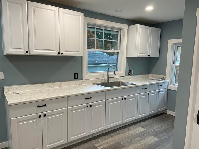 Building Photo - 1354 River Rd