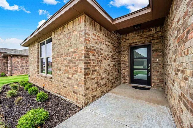 Building Photo - 2608 SW 68th St