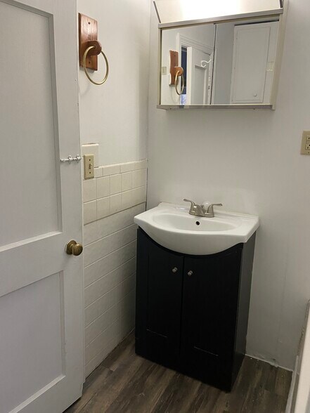 Building Photo - 146 E State St