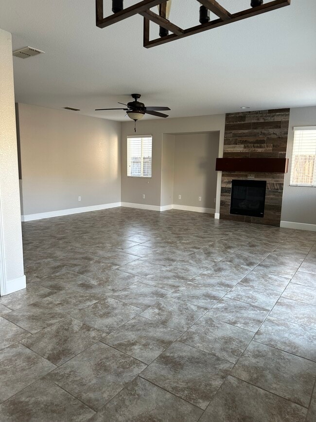 Building Photo - 11374 Mission Hills Terrace