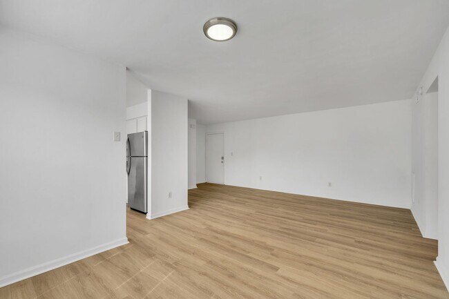 Building Photo - Easy Living- Easy Leasing- 2 Bedroom Apart...