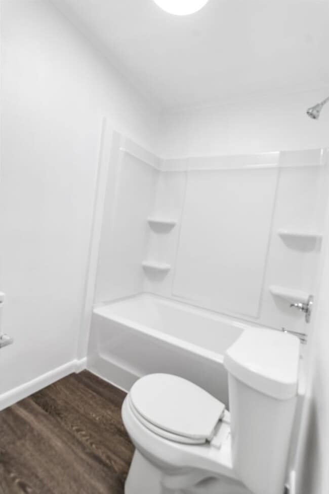 Building Photo - 3 bedroom 1 bathroom single family house!