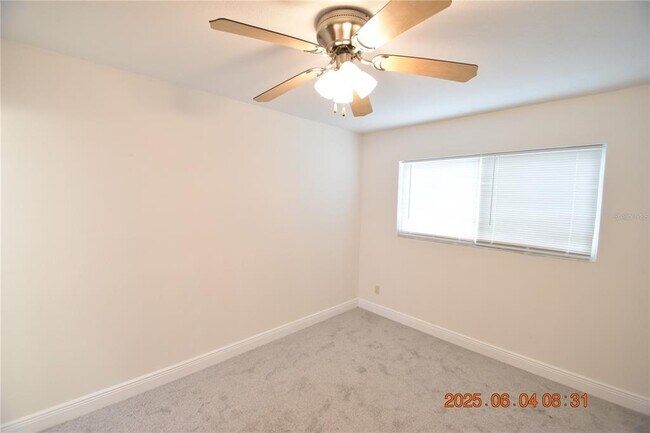 Building Photo - 417 Country Club Dr