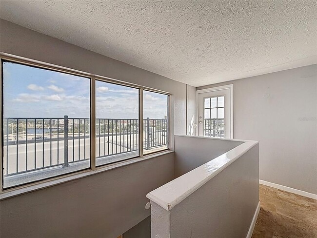 Building Photo - 201 W Laurel St