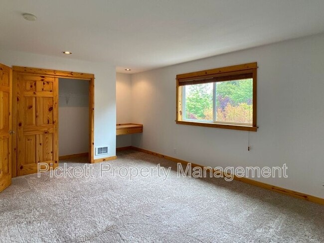 Building Photo - 4673 NW Walgren Dr