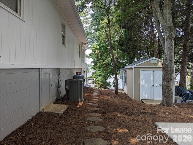 Building Photo - 7148 Nancy Lee Cir