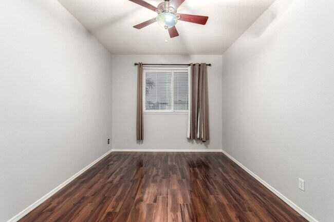 Building Photo - 4 bedoom home with private pool