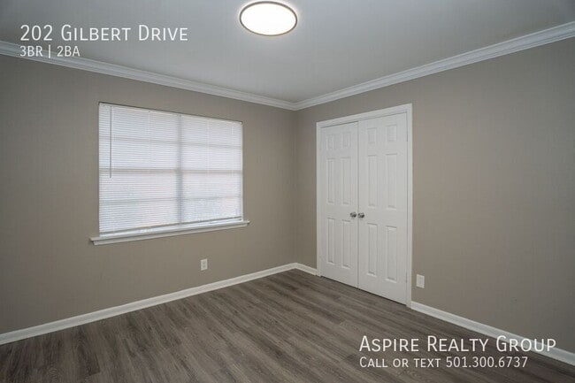 Building Photo - 202 Gilbert Dr