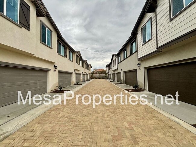 Building Photo - 2601 Cloudview Privado