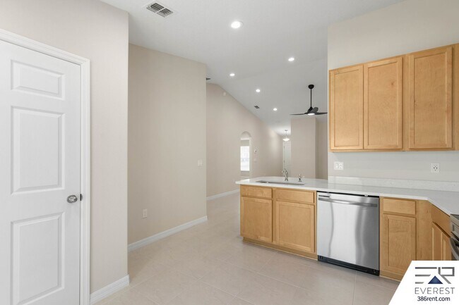 Building Photo - Brand New, fully fenced on a quiet cul-de-sac