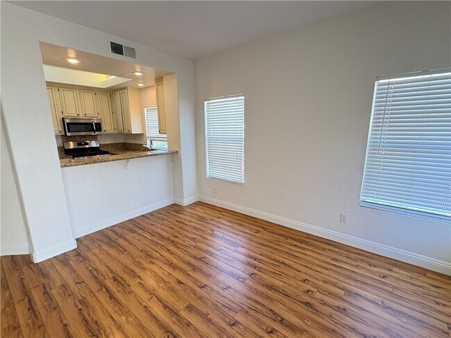 Building Photo - 1028 S Rossano Way