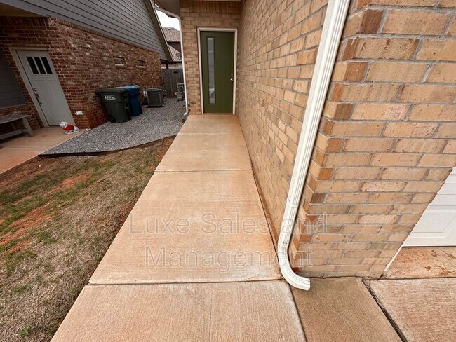 Building Photo - 2180 Camino Del Plaza Ln