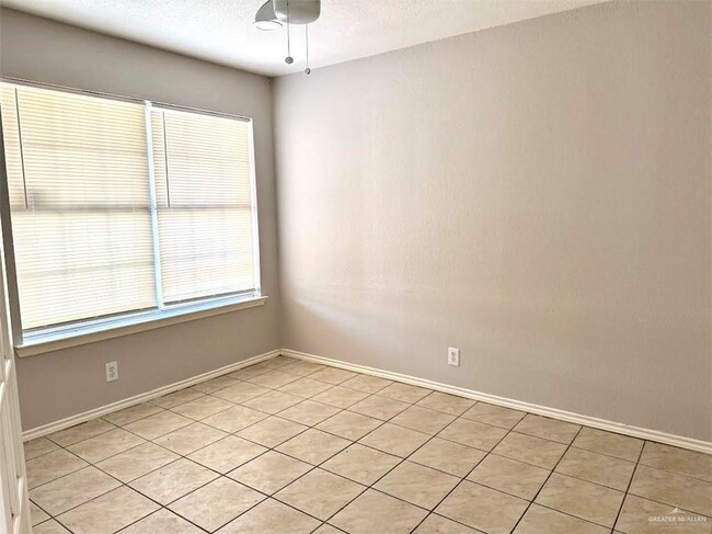 Building Photo - 9 Swallow Ave