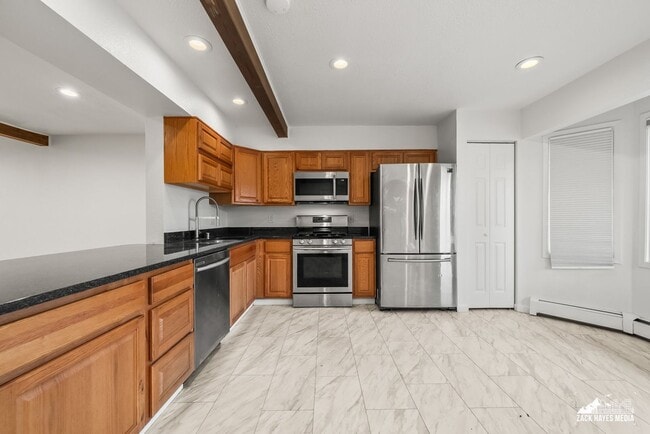 Building Photo - 6627 Zurich St