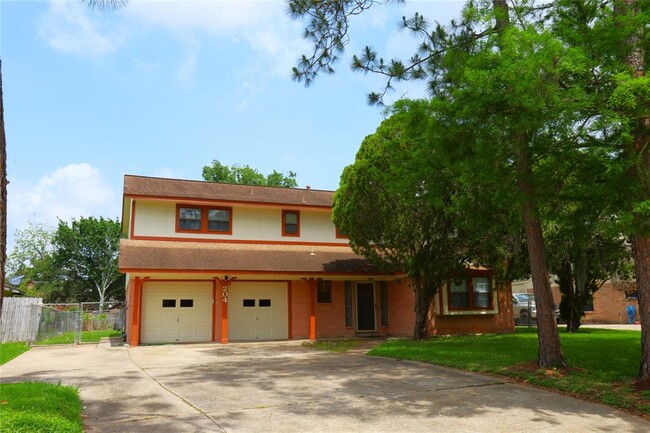 Primary Photo - 204 Banyan Dr