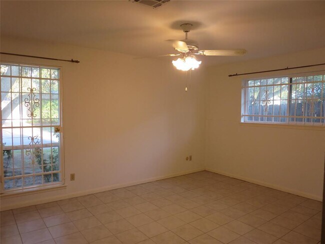 Building Photo - 1006 Walnut Bend Ln