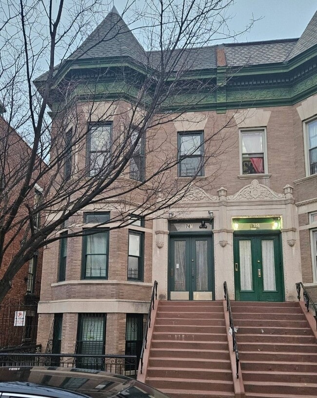 Building Photo - 749 Kelly St