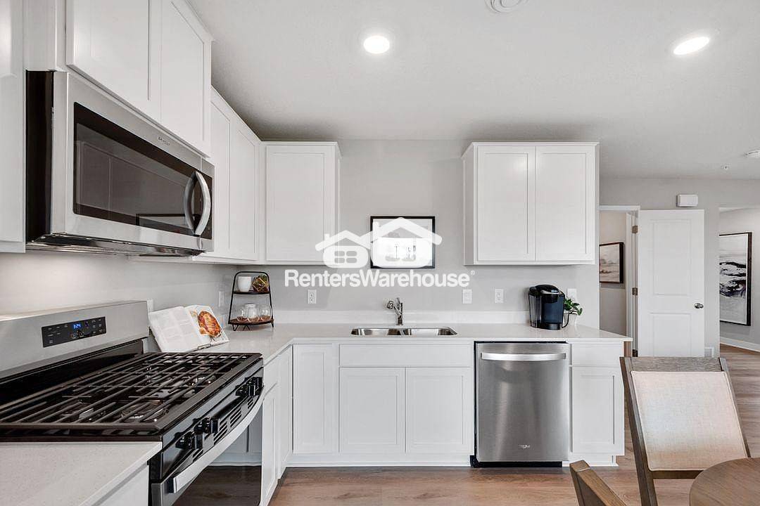 Building Photo - 17520 Driscoll Pl