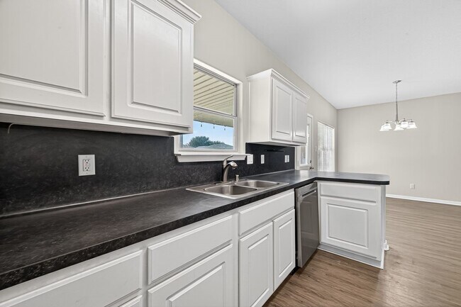 Building Photo - 7126 White Willow Ln