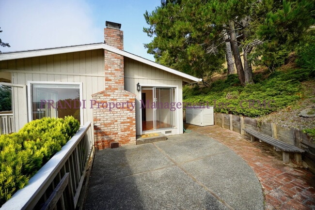 Building Photo - Bright and Cheerful Home in Tam Valley wit...