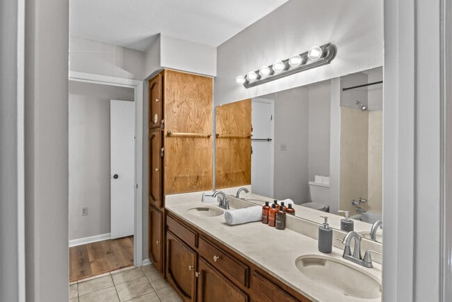 Building Photo - 1274 Sharlo Ave