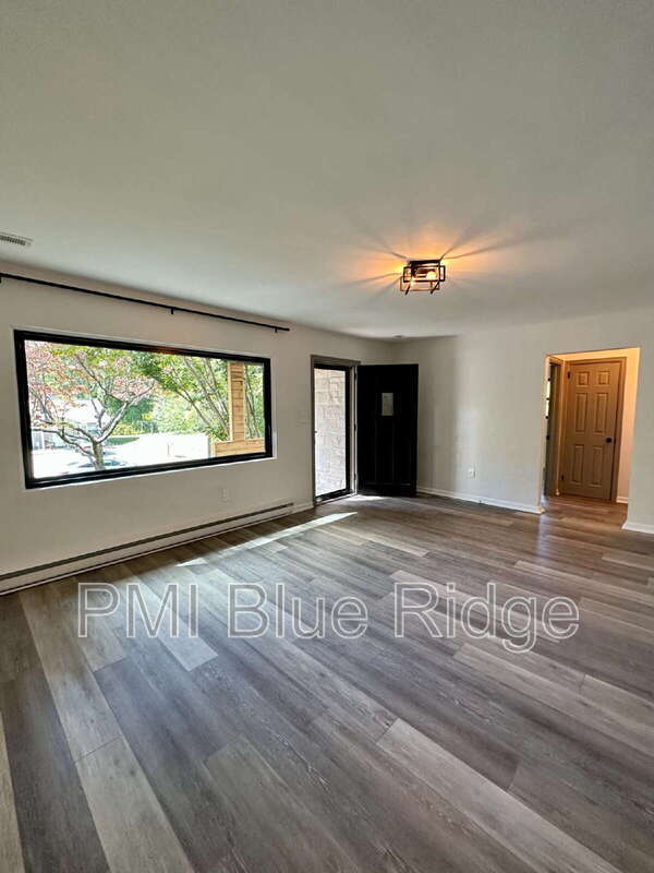 Building Photo - 2028 Arlington Pl
