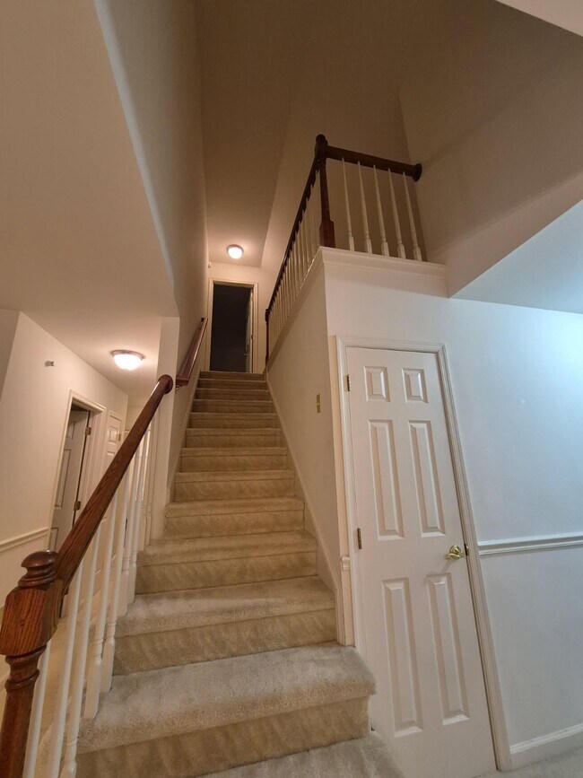 Building Photo - 1023 E Schumaker Manor Dr