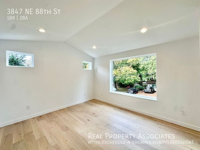 Building Photo - 3847 NE 88th St