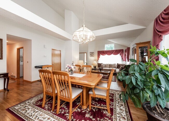 Building Photo - Spacious 5 Bedroom in D20 centrally located