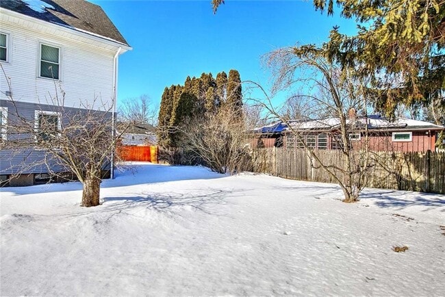 Building Photo - 45 Gordon St