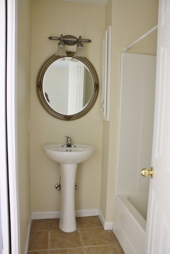Building Photo - Gorgeous Phenix City Home Off Of HWY 165!