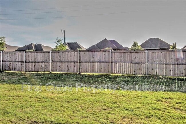 Building Photo - 4005 Brougham Way