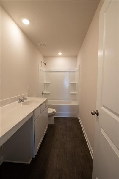 Building Photo - 530 River Run Dr
