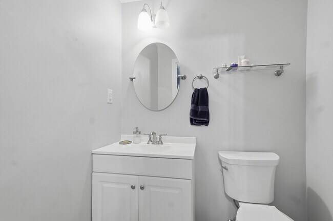Building Photo - 852 Wellman Ave