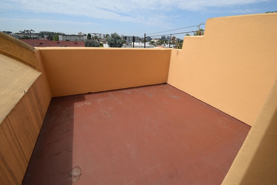 Building Photo - 425 N Alvarado St