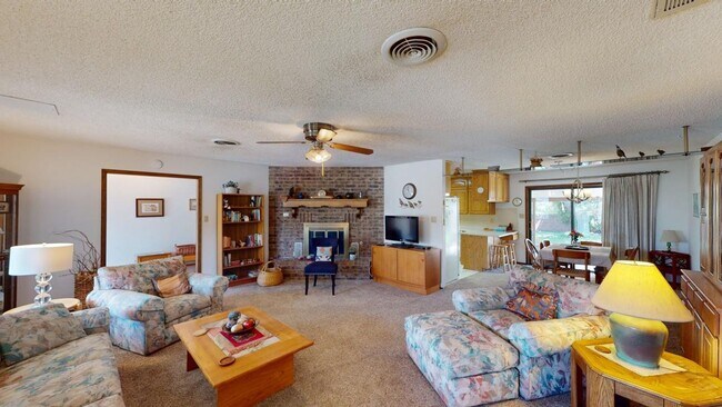 Building Photo - Fully Furnished 3 Bedroom Rental