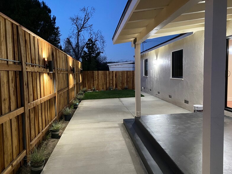 Building Photo - 6641 Glade Ave