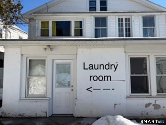 Building Photo - 252 Main St