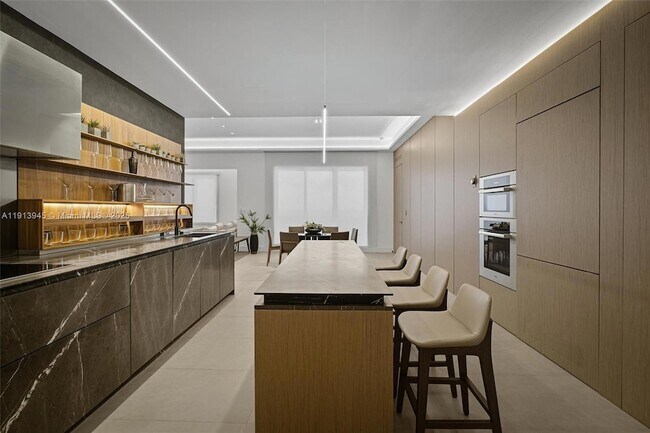 Building Photo - 2301 Collins Ave