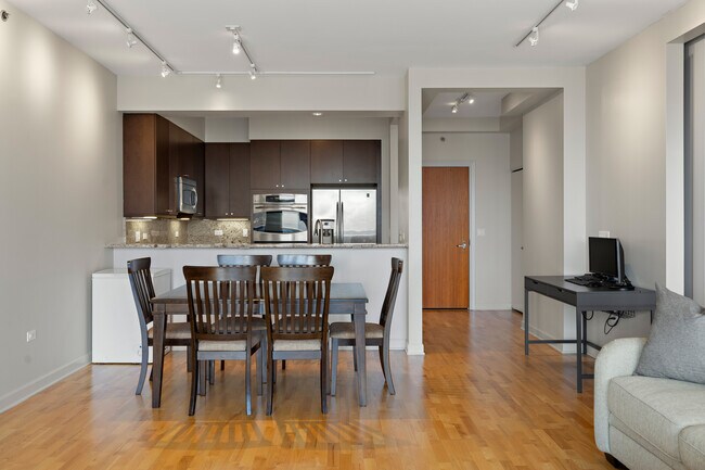 Building Photo - 1211 S Prairie Ave