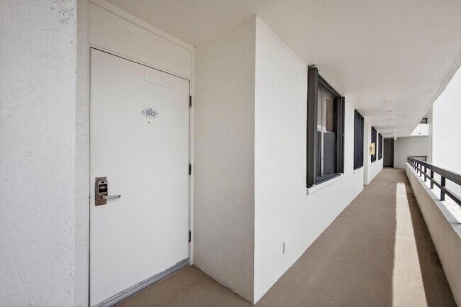 Building Photo - 9650 S Ocean Dr