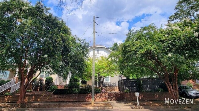 Building Photo - 210 Pinckney St