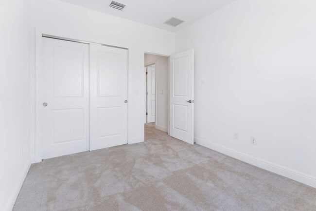 Building Photo - 552 Sanderling Cir