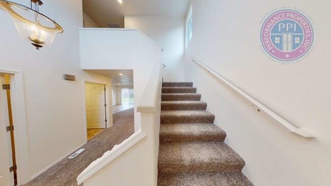 Building Photo - Two Level Cascadia Village Home with  Large Fenced Backyard ! Pet Welcome