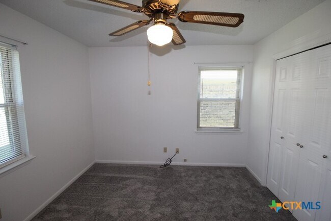 Building Photo - 1606 Hughes Ave